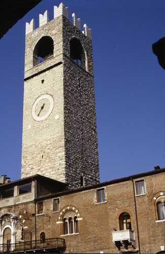 La torre del "Pegol" e palazzo Broletto