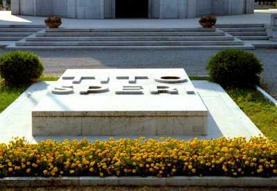 Tomba monumentale di Tito Speri nel cimitero vantiniano di Brescia.