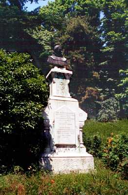 Monumento dedicato a Padre Maurizio Malvestiti.