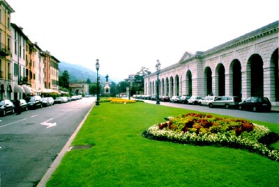 ...alla barriera di questa porta e sulla piazza del mercato Grani...