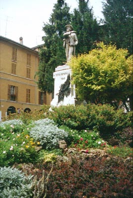 Piazzetta Tito Speri, già piazzetta dell'Albera.